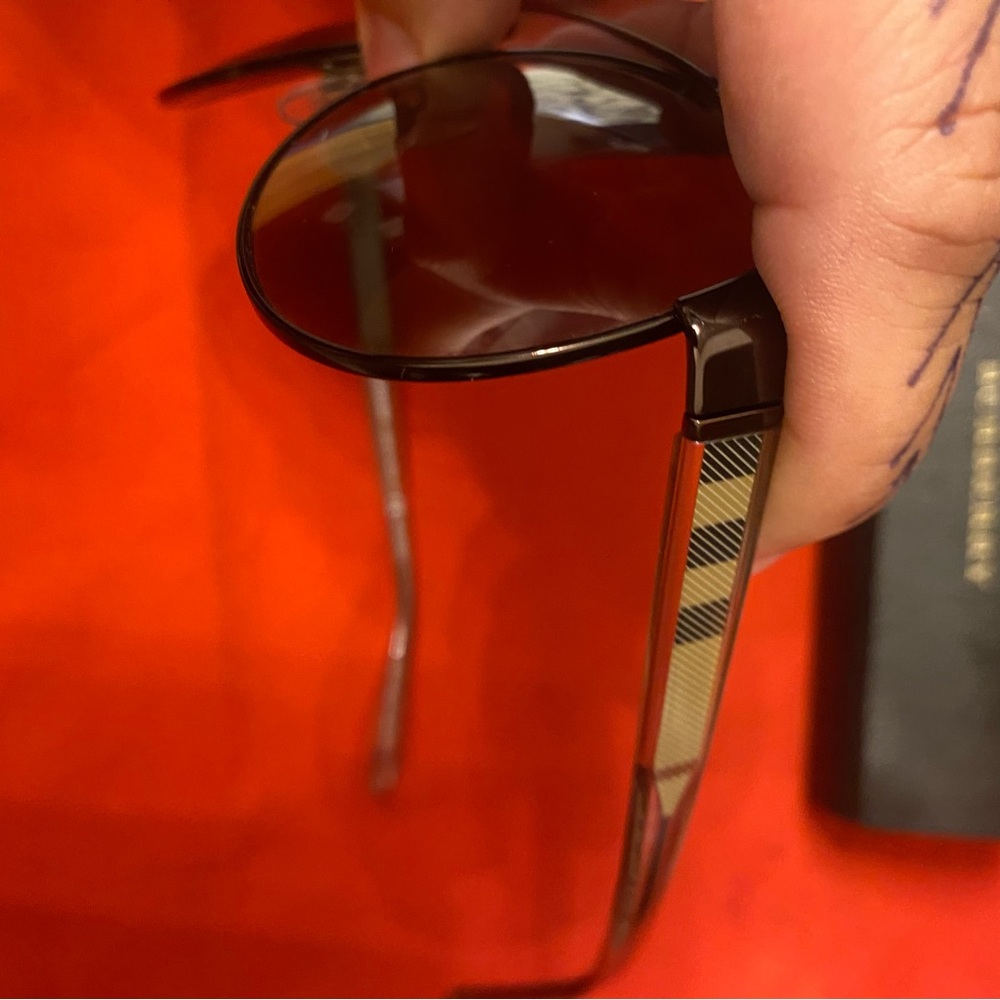 Burberry Black Sunglasses with Case - Picture 3 of 3